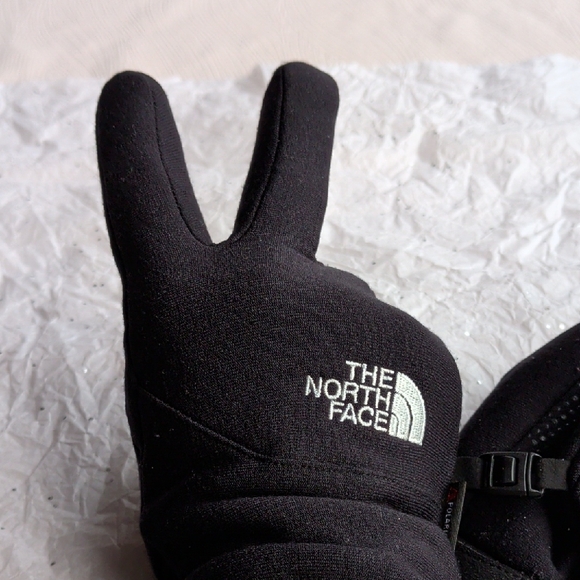 The North Face Black Gloves - Picture 6 of 6